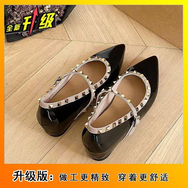 Small inner height increase single shoes women's 2025 summer temperament rivet pointed Mary Jane outside wearing shallow patent leather boat shoes