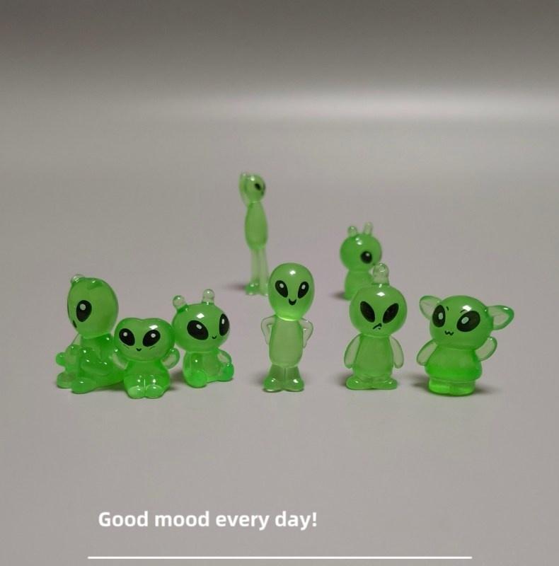 Cute 8Pcs Glow In The Dark Alien Figurines Luminous Ghost Elf Mini Figurines Desktop Landscape Relief Mood Calming Ornaments