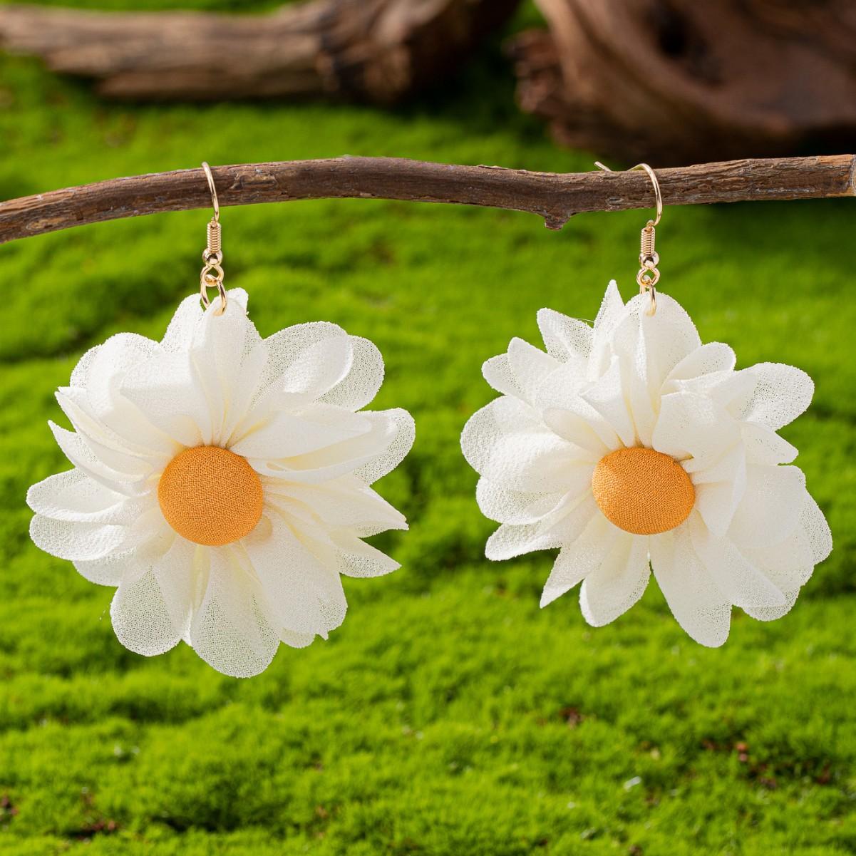 

Серьги ручной работы из ткани «Хризантема» белый