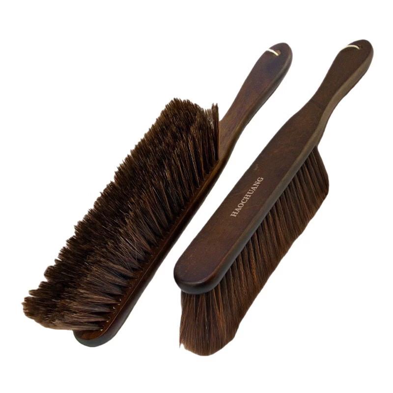 

Wujin Sandalwood Dust Cleaning Brush