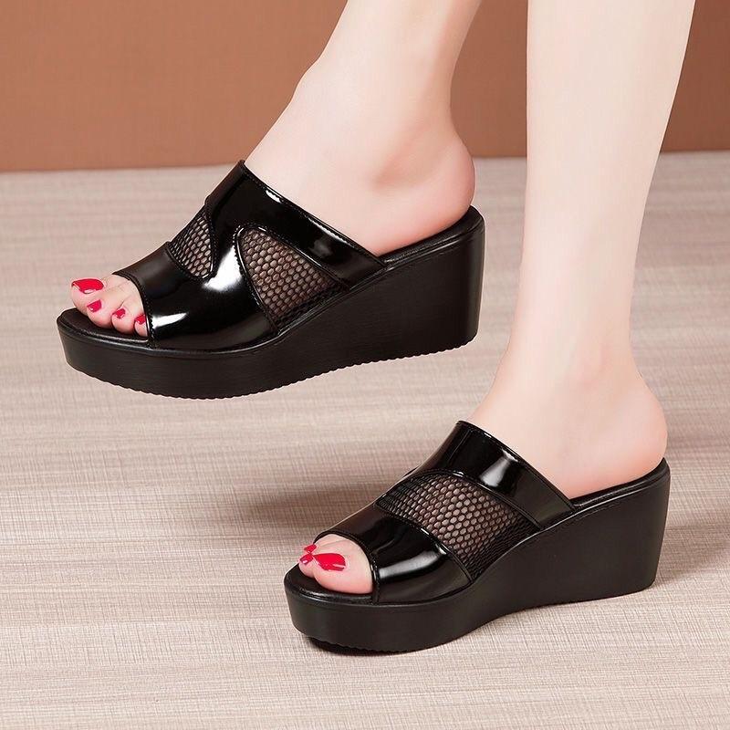 Summer New One-piece Mesh Hollowed Out Women's Cool Slippers with Sloping Heel, High Flat Bottom and Shiny Leather, Women's Large Casual Size