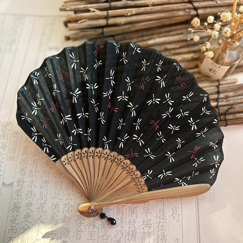 

Свадебные ручные веера Бамбуковые складные веера с вышивкой ракушками-стрекозами Элегантные танцевальные веера в японском стиле для невест Домашний декор чёрный
