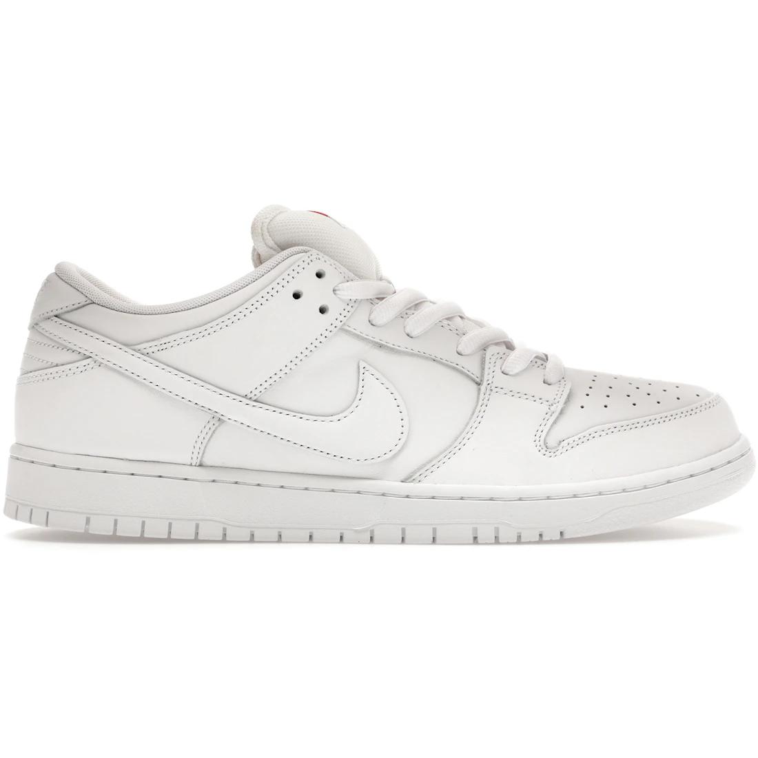 

Кроссовки Nike SB Dunk Low Pro Triple White(FJ1674-100) 44