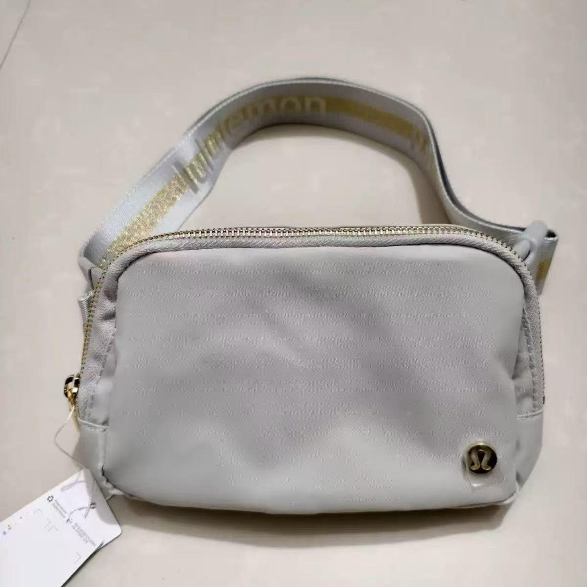 Многофункциональная женская спортивная поясная сумка Lulu - Сумка через плечо с металлическим логотипом для бега и хранения телефона 1L серыйзолотой 1690₽