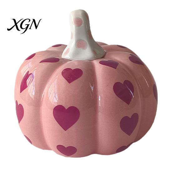 Valentine Day Home Decor Pink Ceramic Pumpkin with Heart Pattern, Artificial Figurine, Seasonal Interior Decorations Fall Tabletop Ornaments