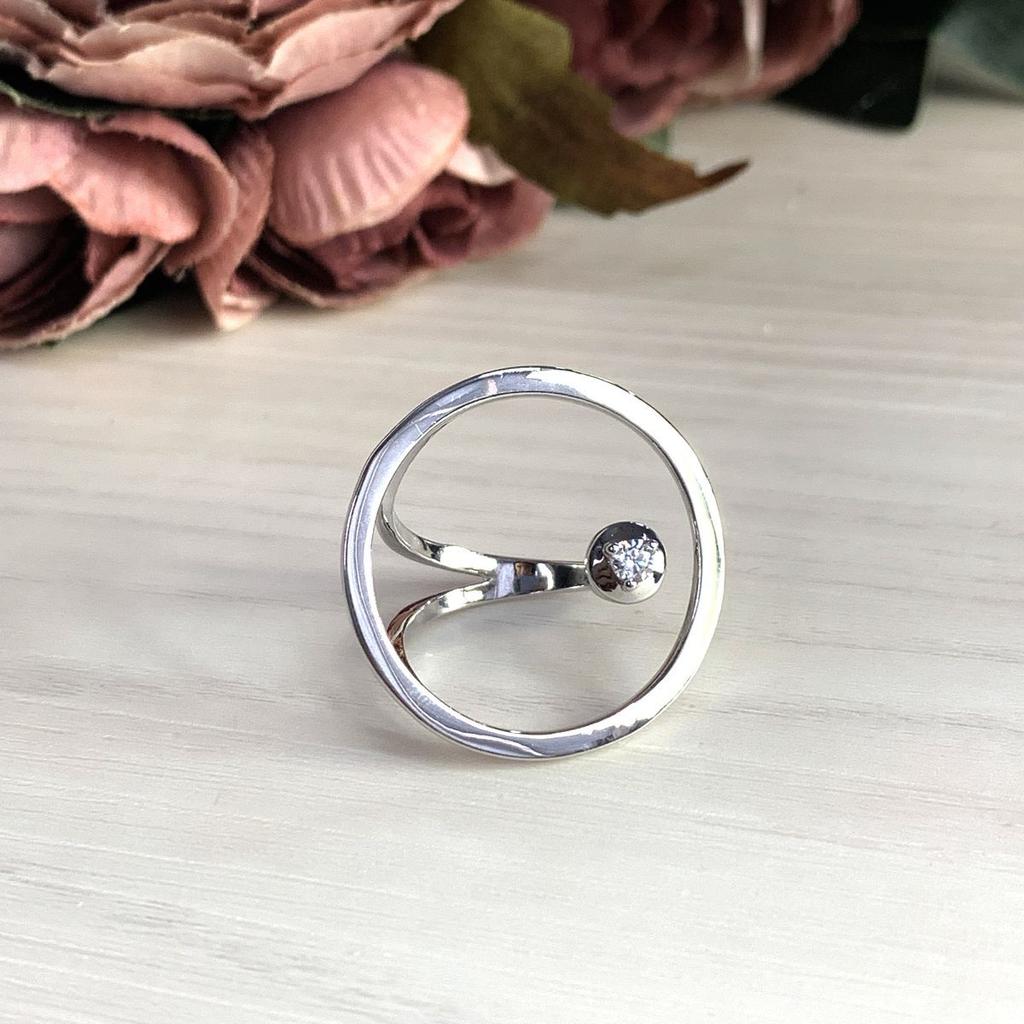 Серебряное кольцо с фианитами, вес изделия 5,31 гр (2031703)