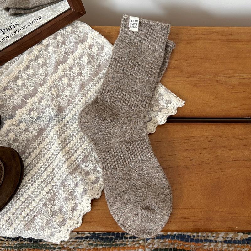 Woolen Socks for Women In Autumn and Winter Maillard Vertical Mid-calf Socks with Fabric Labels for Warmth Long Pile Socks
