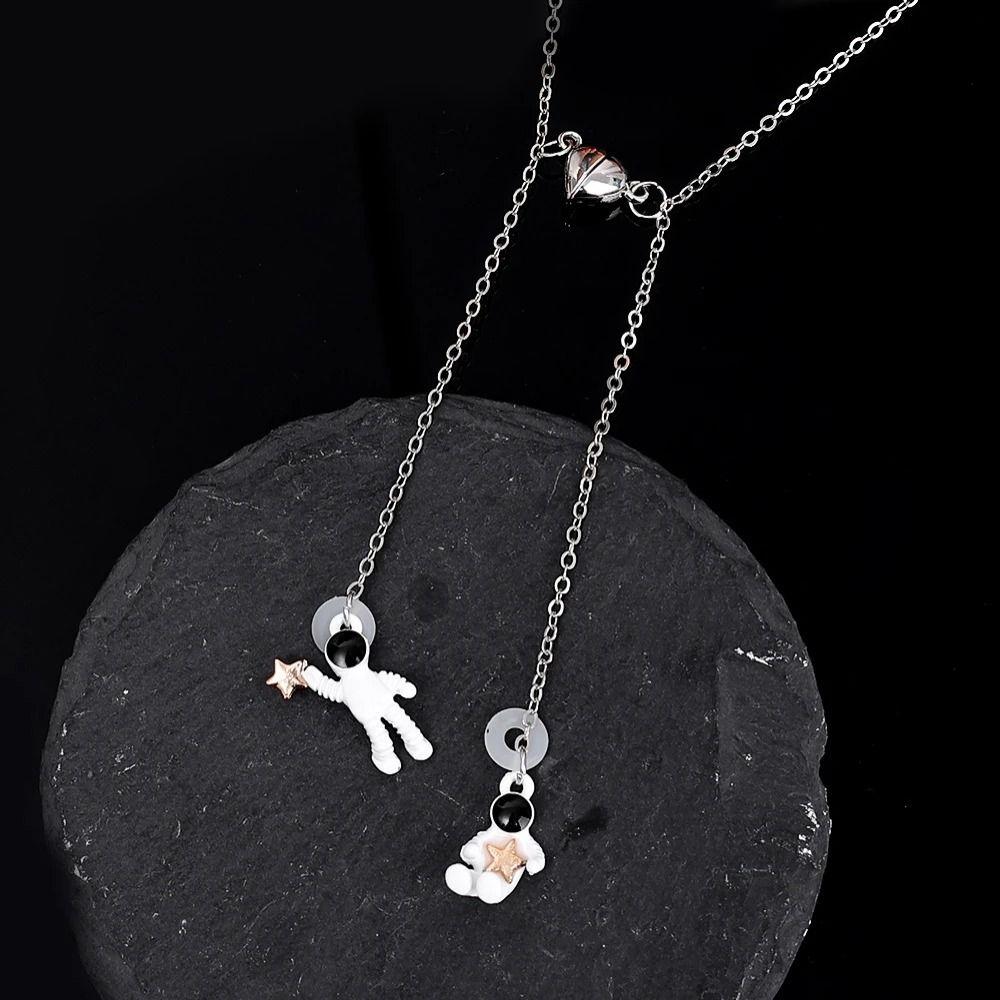

Magnetic Anti-Lost Earphone Chain Astronaut Earphones Necklace Fashion Headphone Chains Women Magnetic astronaut