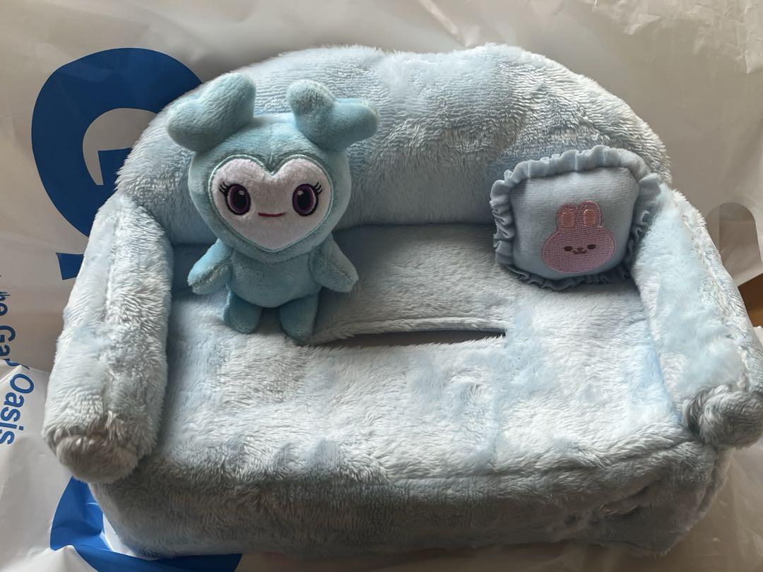 

[USED] Twice Lovely x GiGO Limited Edition Tissue Cover (Light Blue/Nayeon) + Novelty Item