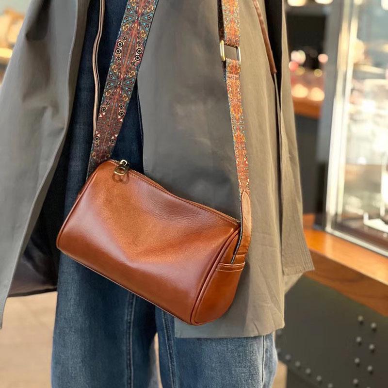 This Small Handbag, A Women's Leather Pillow Bag, Is Fashionable, Retro and Versatile. It's A Summer Single-shoulder Crossbody Bag