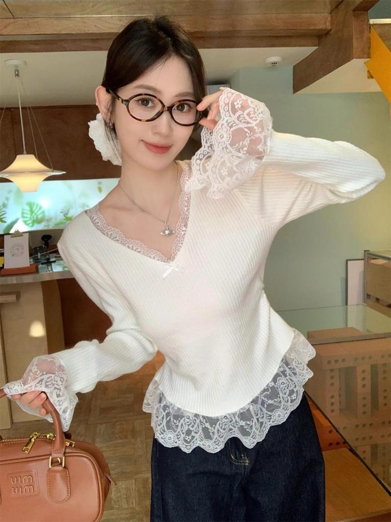 Winter 2024 Women's V-Neck Lace Trim Slim-Fit Knit Sweater with Waist-Cinching Velvet Base Layer