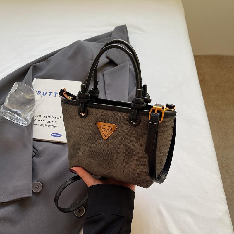 New product hot sale fashionable retro high texture women's hand bucket bag versatile commuter casual messenger bag