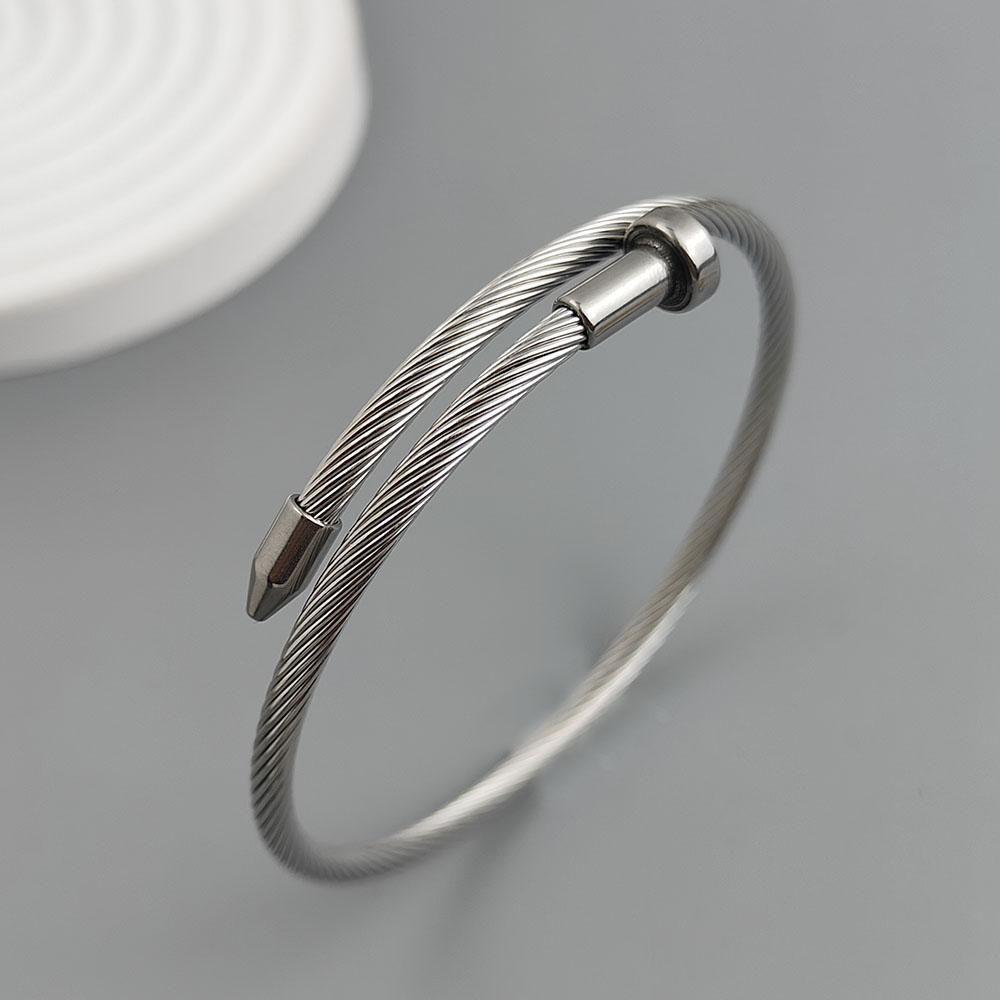 Charming gold-plated 18K stainless steel thorn nails women's bracelet, high quality waterproof jewelry, wedding party gift
