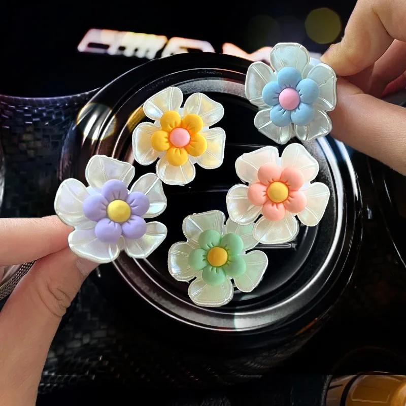 Car Air Creative Small Fresh Flowers osvěžovač Trend Clip Aromaterapie Dekorace Car Ornament Parfém pro odstranění zápachu z auta