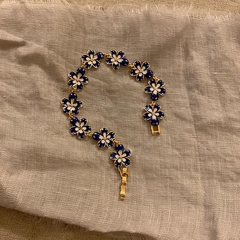 Altın Kabuk Retro Çiçek Kadın Bilekliği Hafif Lüks Çok Yönlü Benzersiz Tasarım Ziyafet Takıları Kız Arkadaş Aksesuarları