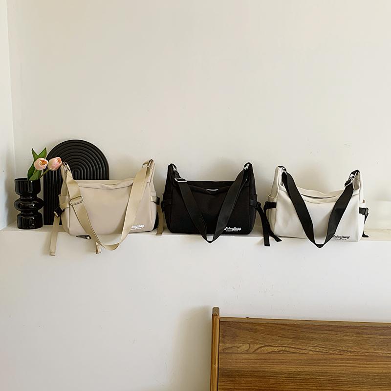 Сумка через плечо с буквенным принтом — фото 5