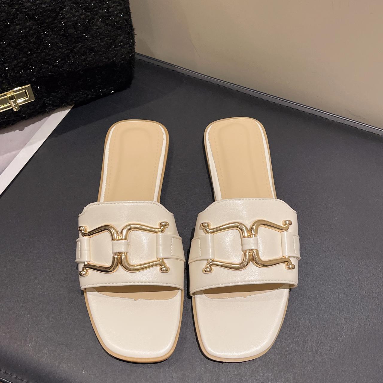 

Женские тапочки Лето 2025 Металлическая плоская подошва Новые квадратный носок Уличные балетки Женская обувь Модные 43 бежевый