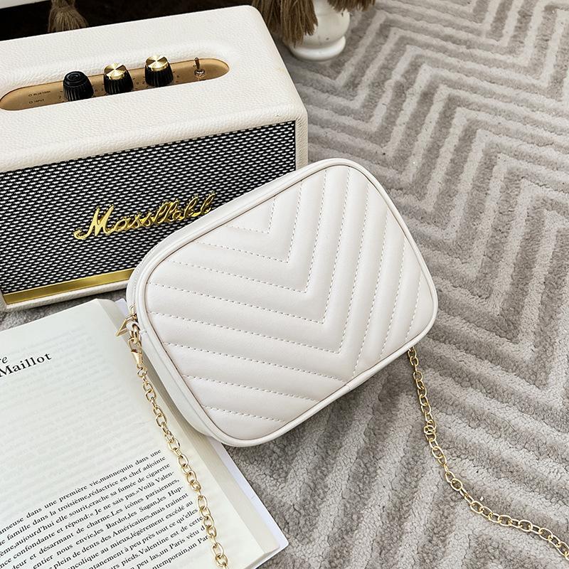 Rhombus Embroidery Thread Bag Women's New Retro Women's Bag Chain Messenger Bag Fashionable and Simple Small Square Bag