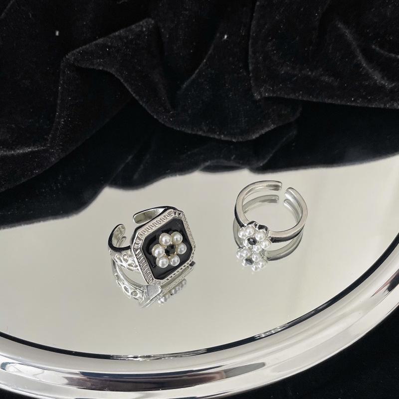 Elegant Vintage Pearl Flower Ring - French-Inspired Design for Women