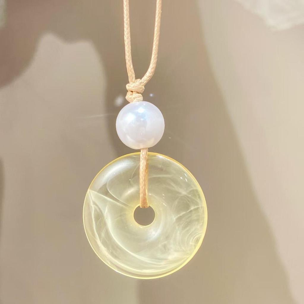 Elegant European-Style Geometric Pearl Pendant Necklace for Women