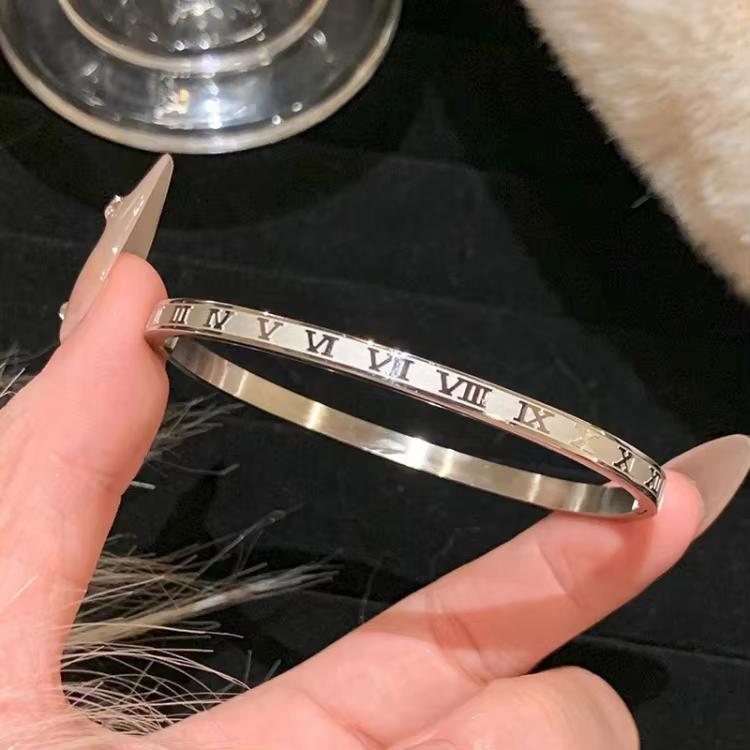Golden Womens Bracelet Titanium Jewelry 18K Gold-plated Waterproof Rust Proof Non Color Changing Mens and Womens Couple Jewelry
