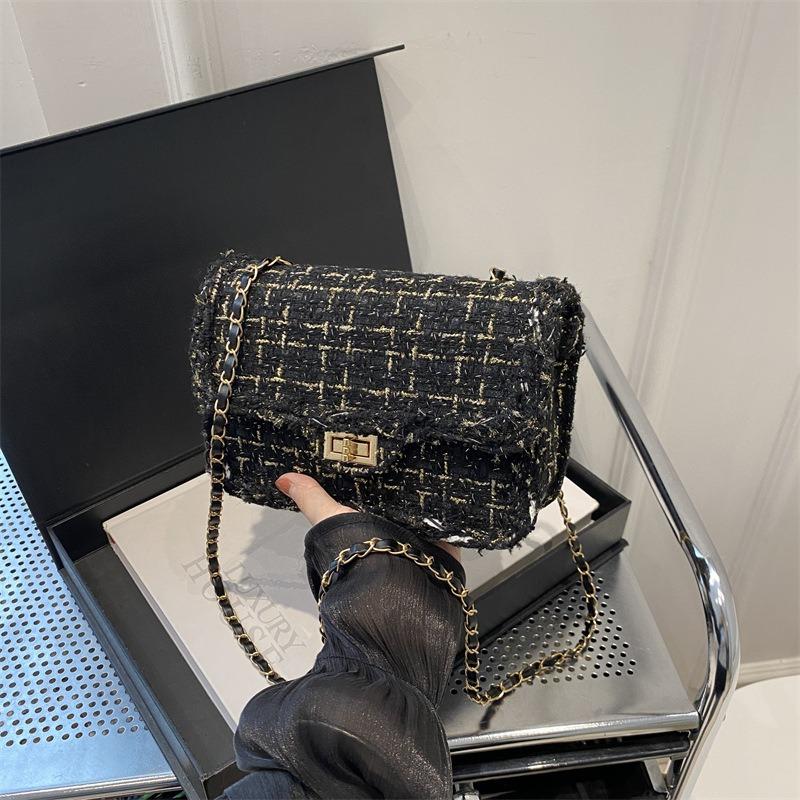 Niche design chain Small square bag Autumn new bag Women's fashion commuter retro simple shoulder messenger bag