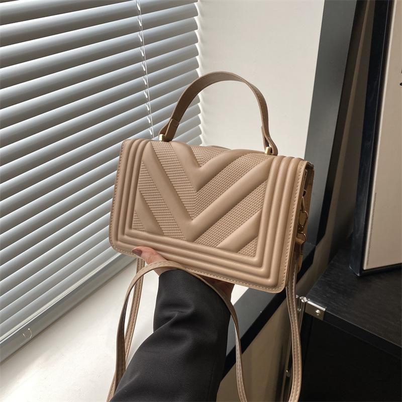 

Indented rhombus solid color small bag 2025 new Korean version fashionable simple foreign style one shoulder portable messenger bag small square bag хаки