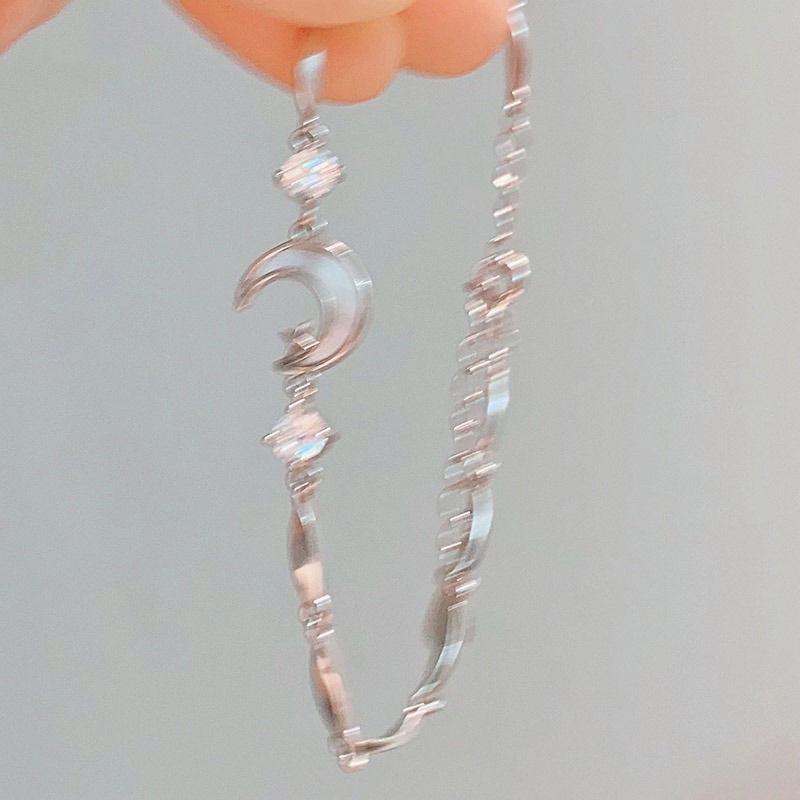 Elegant Ice Stars & Moon Bracelet for Women: Luxurious, Exquisite, and Versatile Accessory for Any Occasion