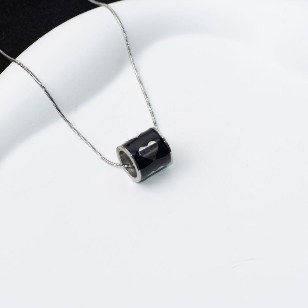 Simple Titanium Steel Necklace Women'S Light Luxury High-End Love Pendant Neck Chain Autumn And Winter Sweater Chain Minimalist Style