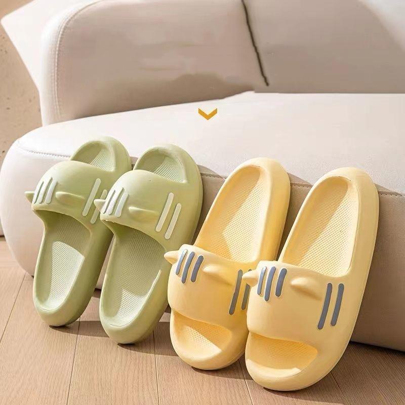 

Новые очень мягкие тапочки на мягкой подошве, милые летние пляжные сандалии для пар с героями мультфильмов для женщин, уличные и домашние тапочки для ванной комнаты для мужчин