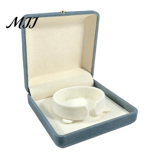 Small Velvet Jewelry Pouch Pearl Box, Anti-Scratch Lining Organizer with Golden Metal Necklace Holder Display Buckle, Decorative Storage Case