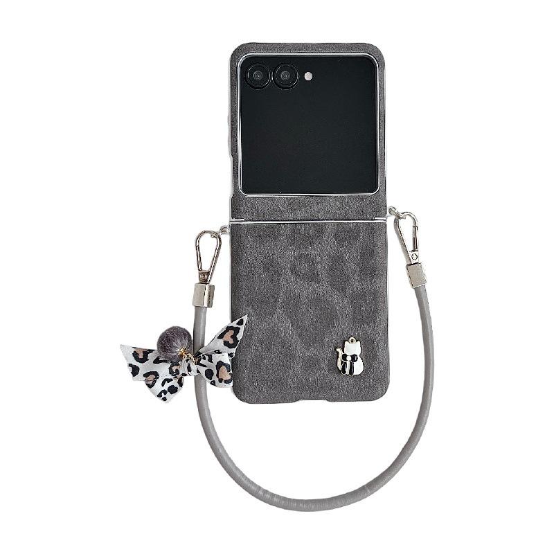 

Stylish Leopard Print Cat Case for Motorola Razr60: Anti-Drop, Foldable Screen, Bowknot Design, with Anti-Lost Wrist Strap. Motorola razr60/50 Compatible сірий колір