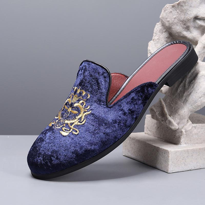 Slippers men's bags and embroidered bag heads wear sandals when they go out, and men's loafers with one foot.