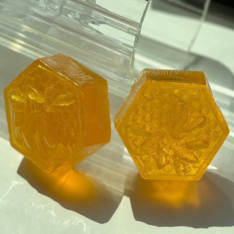 Unisex Handmade Honey Soap with Plant Formula for Moisturizing and Cleansing Pores