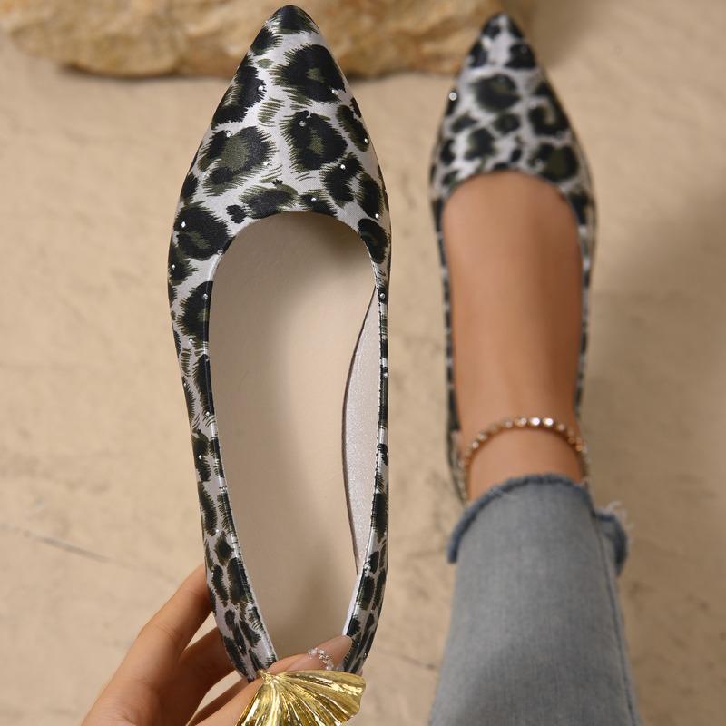 Women's Wide Width Leopard Print Pointed Toe Flats - Low-Cut Slip-On Loafers for Spring, Casual Fashion Shoes