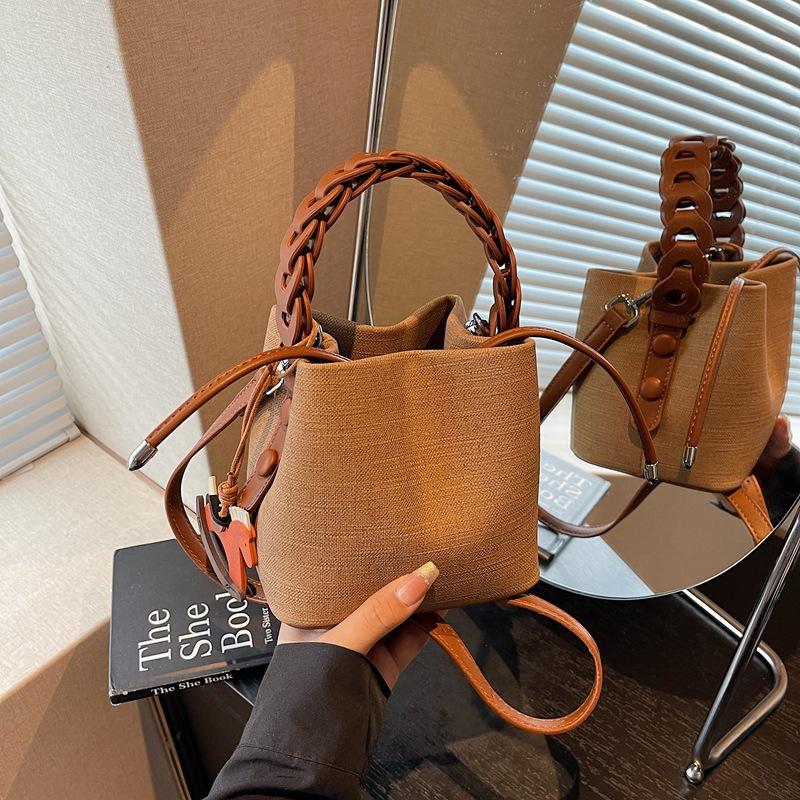Today's popular bags, new summer texture niche shoulder bags, versatile messenger bucket bags