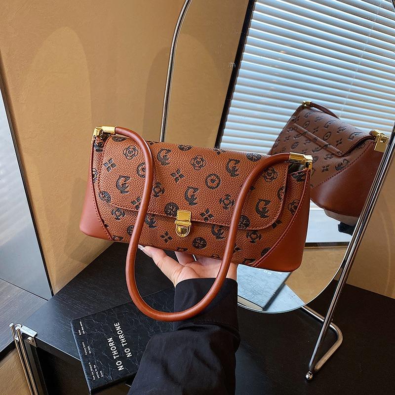 Niche underarm bag women's summer new trendy fashion casual high sense versatile shoulder baguette bag