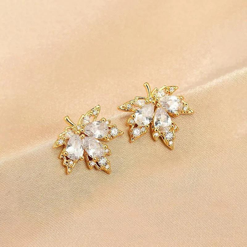 Milan girls set cubic zirconia maple leaf design earrings, suitable for women to wear, with luxurious and light luxury Zircon