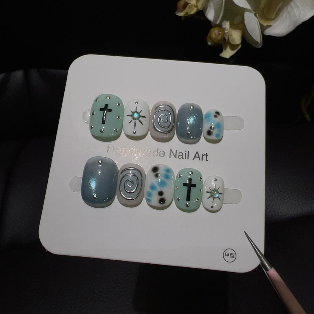 10Pcs Short Sweet and Cool Handmade Press On Nails Full Cover Design Round Head Fake Nail Artificial Manicure Wearable Nail Tips