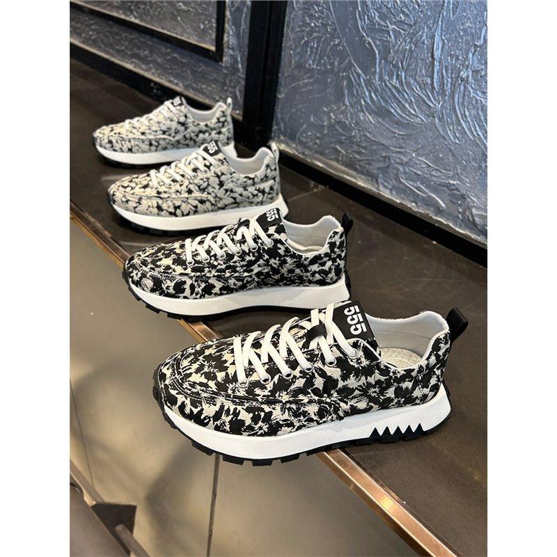European style casual platform printed board shoes are breathable