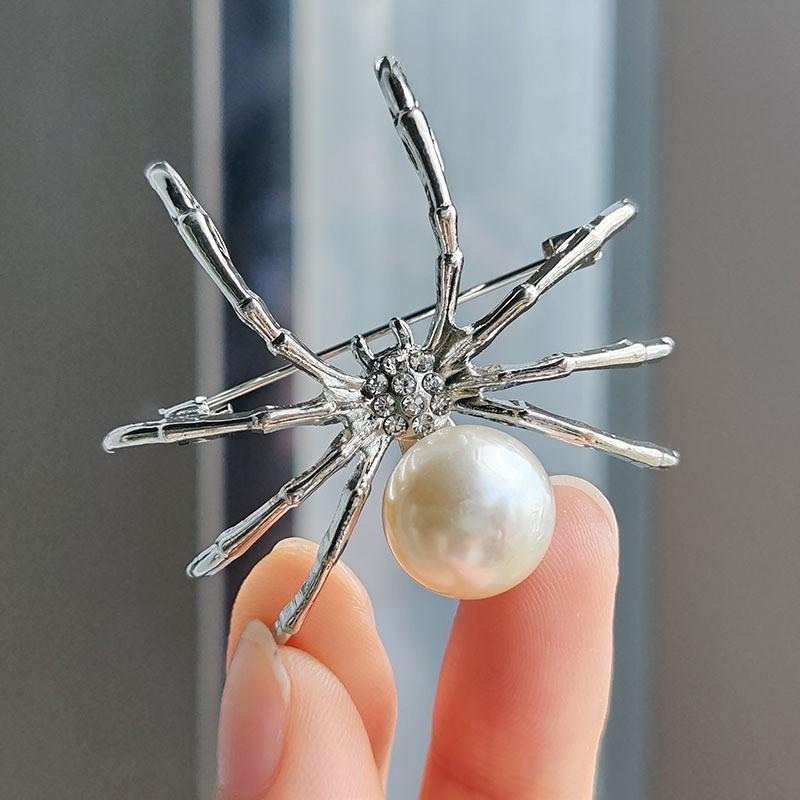 

Fashion Personalized Black Pearl Spider Brooches For Women Men Metal Rhinestone Spider Animal Brooch Pins Party Jewelry Gifts серебряный