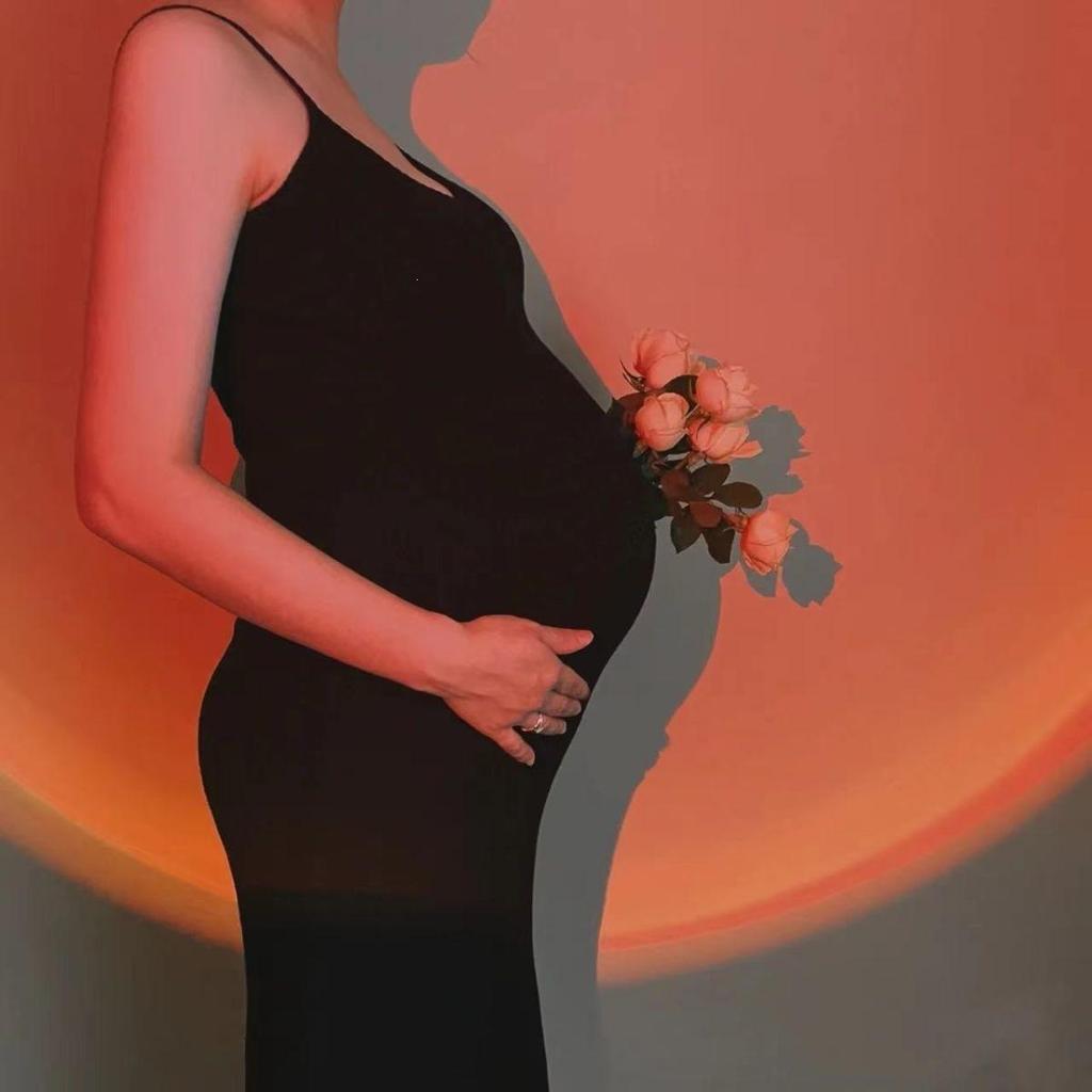 Modern Maternity Photoshoot Wear for Moms-to-Be: Studio & Home Outfits