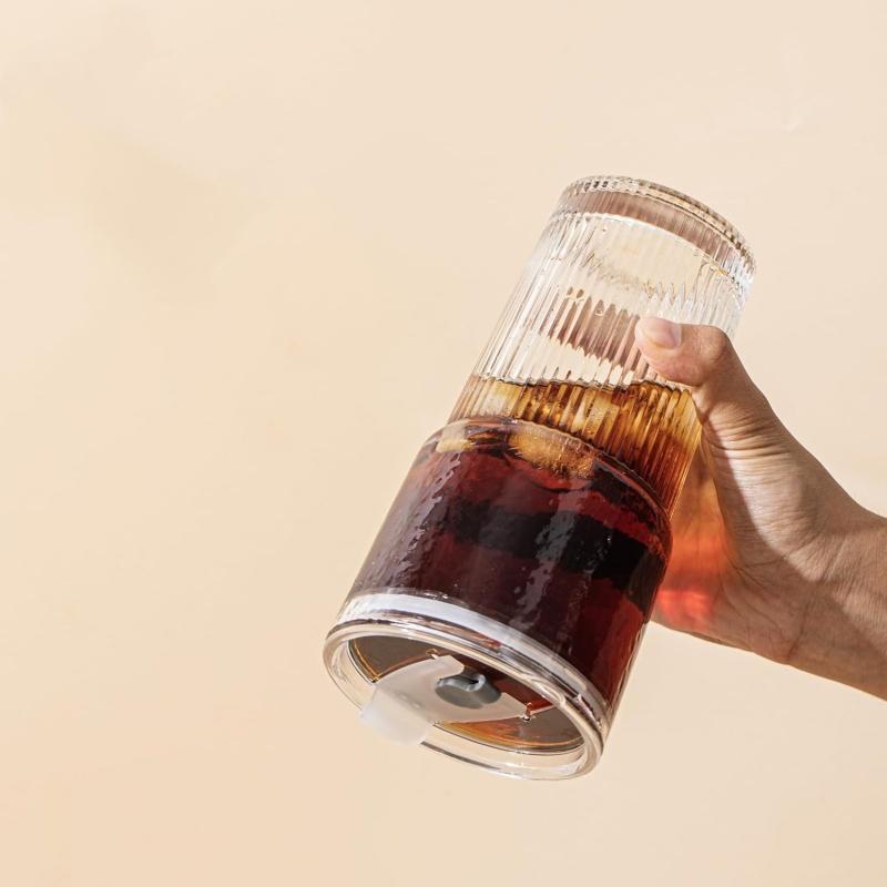 Set de 2 pahare de apă de mare capacitate de 600 ml/21 oz, nou pahar de sticlă de vară pentru femei cu capac și pai, pahar de sticlă cu dungi verticale