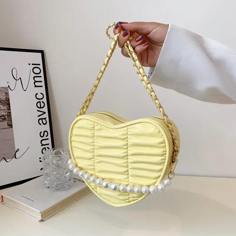 Heart-shaped solid chains shoulder bags classic fashion style sense of luxury popularity crossbody bags