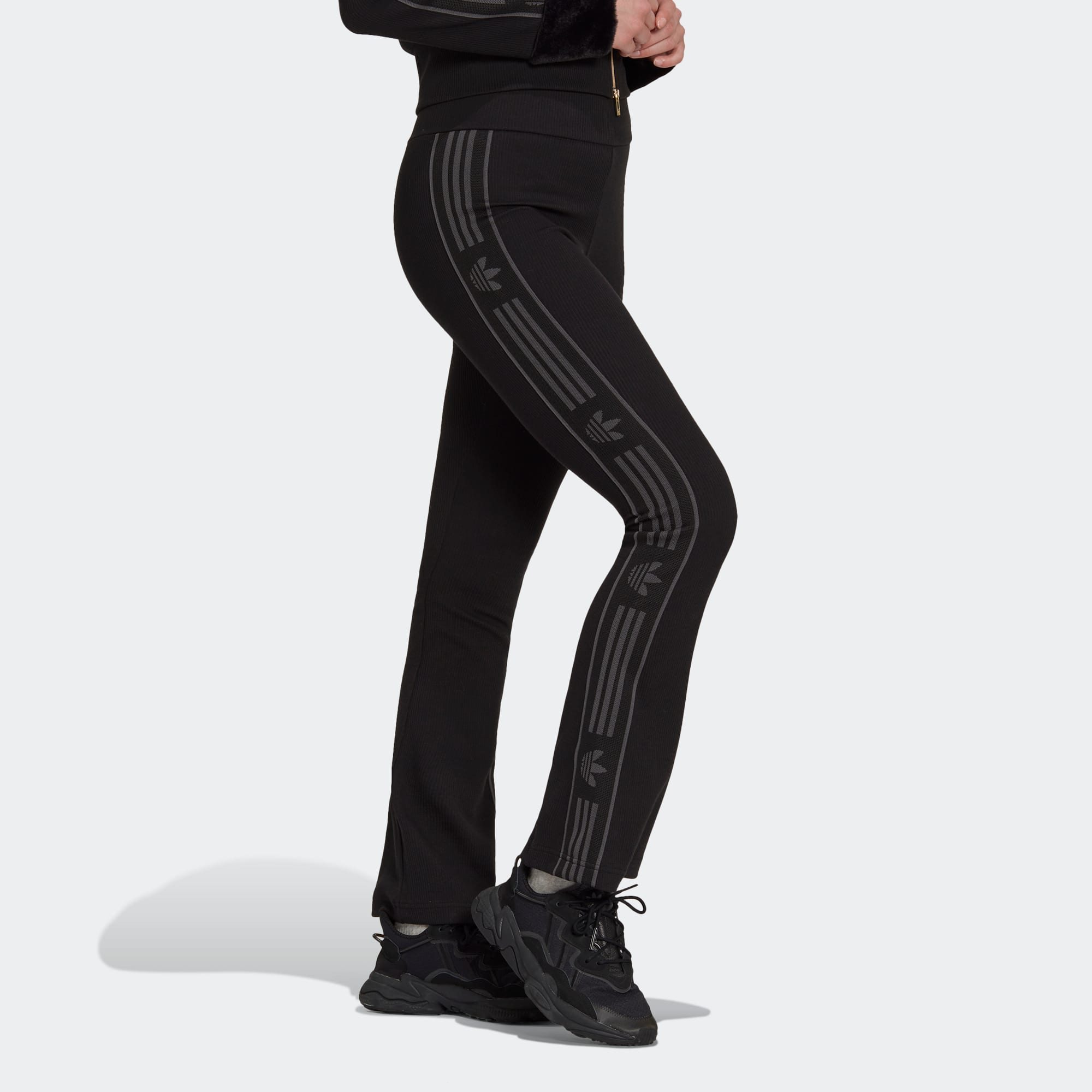 Женские расклешенные леггинсы Adidas Originals с трилистником и логотипом бренда — фото 4