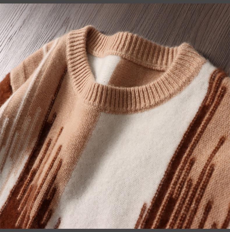 Men's 100% Pure Wool Round Neck Gradient Sweater - Thick, Loose Fit for Business Casual.