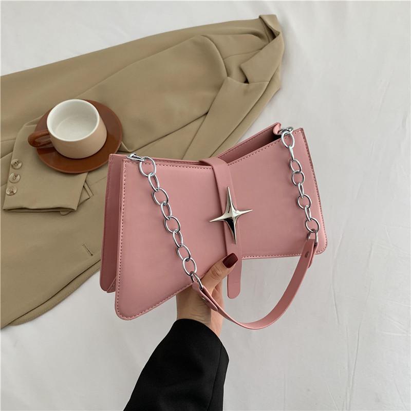 

Модная женская сумка-багет большой вместимости 2025 осень новая тенденция модная сумка через плечо повседневная нишевая маленькая квадратная сумка женская розовый