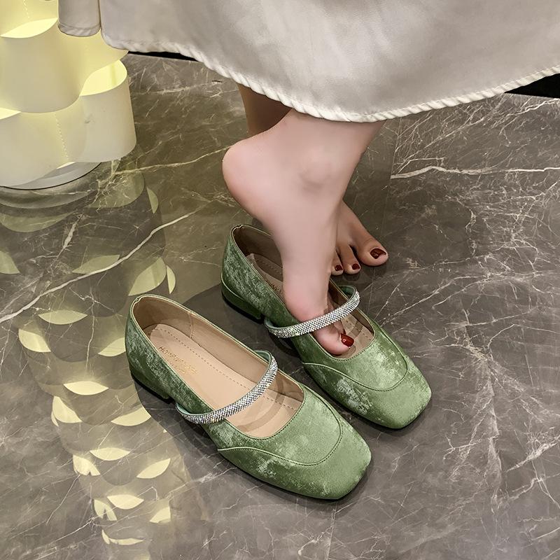 Retro Mary Jane shoes women's autumn new square head shallow mouth one-word buckle with fashionable low-heeled single shoes