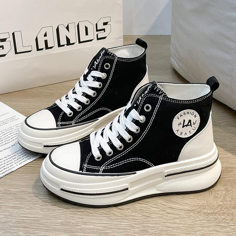 

Туфли женские весенние и осенние на толстой подошве с высоким берцем женские 2025 новые универсальные спортивные и повседневные маленькие белые туфли 35