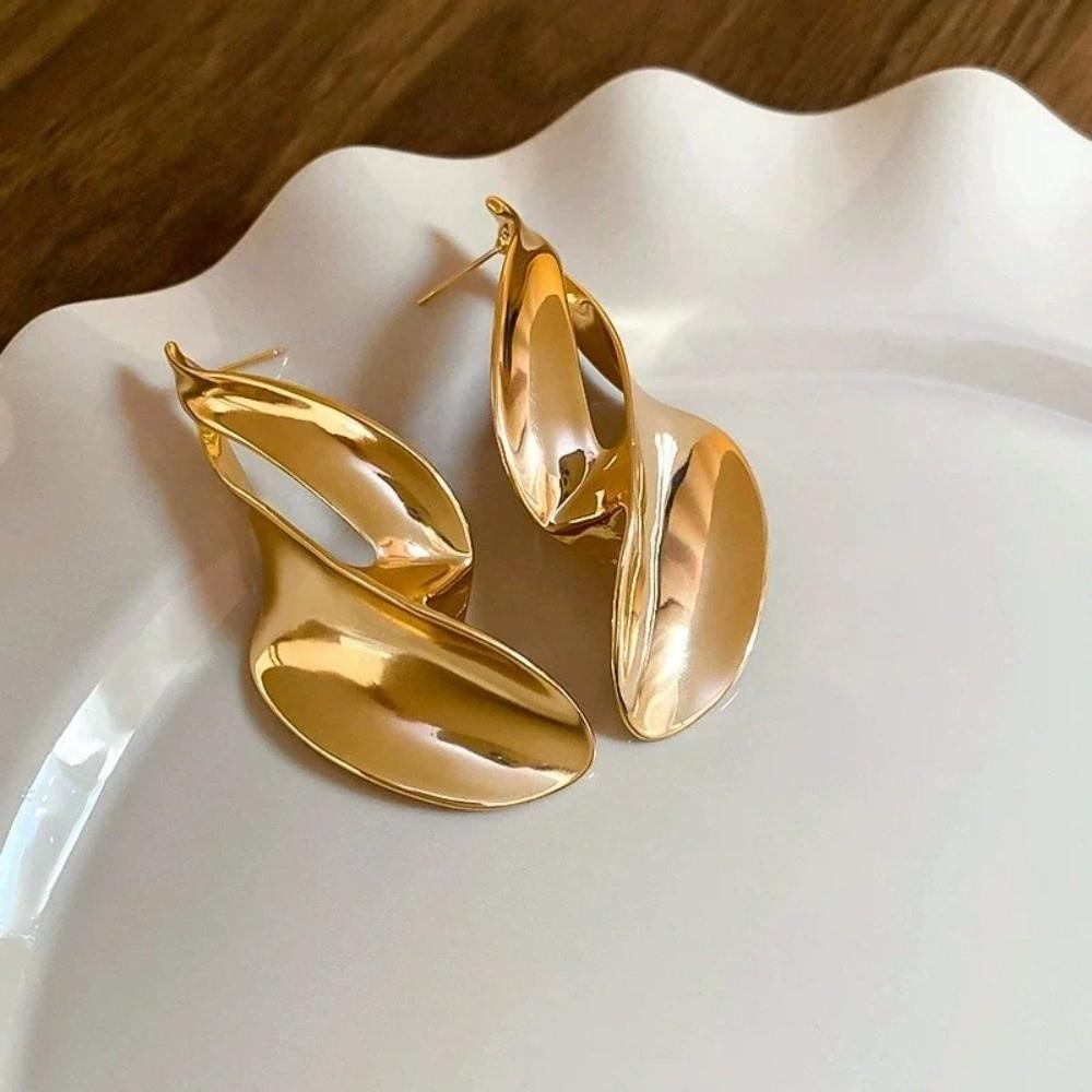Light Luxury Twisted Leaf Earrings Exaggerated Design Ladies' Earrings Big Stud Earrings Party